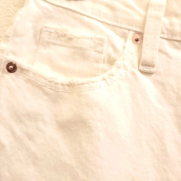 Universal Thread Mom Jeans High Rise Ankle Fray Hem White Denim Size 6 - Picture 3 of 10
